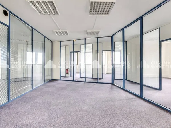 Bureaux 1096 m²