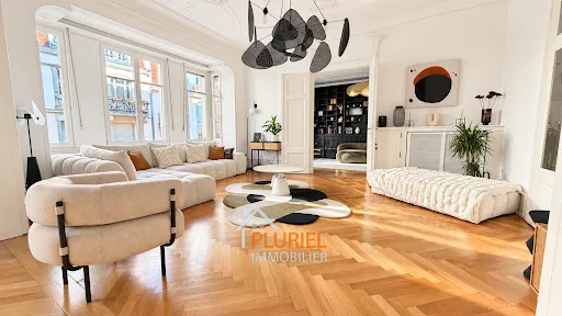 Appartement 6 pièces 198 m²