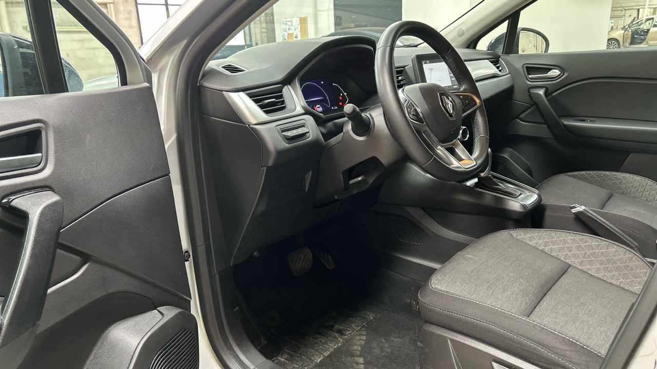 Renault Captur E-Tech 145 - 21 — photo 10