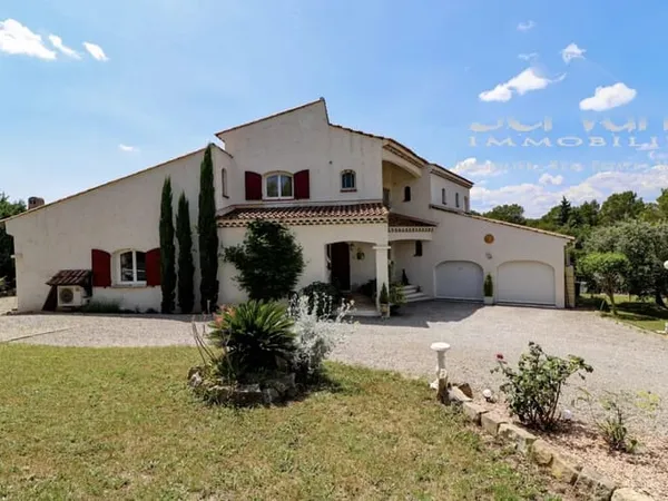 Belle Villa Aux Beaux Volumes Avec Piscine