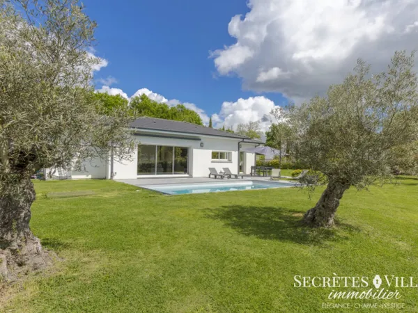 BOULIAC BELLE VILLA CONTEMPORAINE PLAIN PIED SUR 902M²