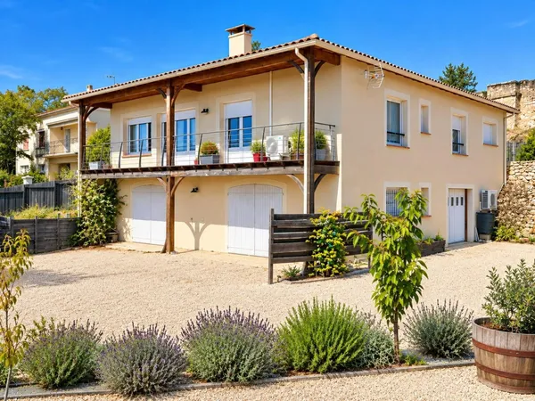 Idéal famille/profession libérale ou investissement - Maison de 148 m² avec 2 logements indépendants