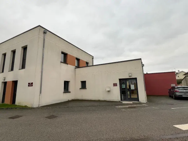 Local professionnel 200 m²