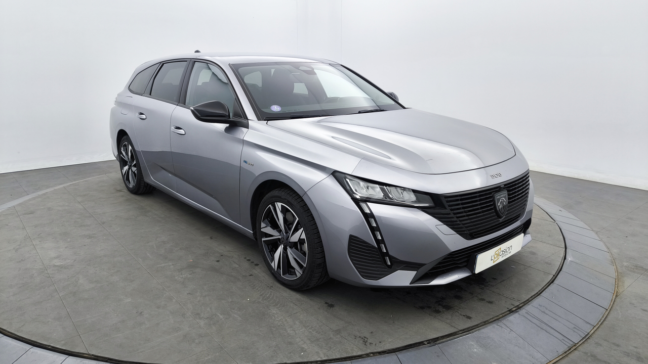 Peugeot 308 SW PHEV 180 e-EAT8 — photo 7
