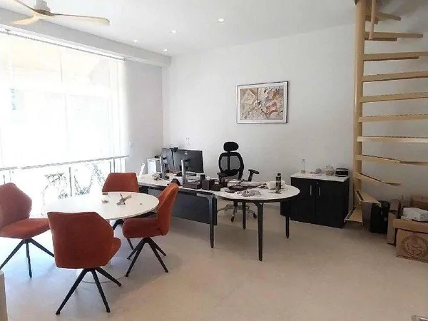 Bureau 96 m²