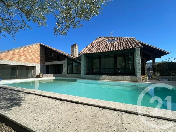 Maison 8 pièces 364 m²