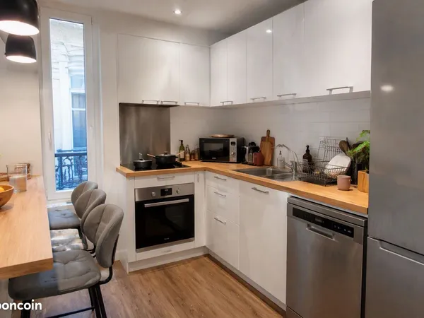 Paris 18e Guy Môquet - Chambre meublée 11 m² - Métro à 150 m