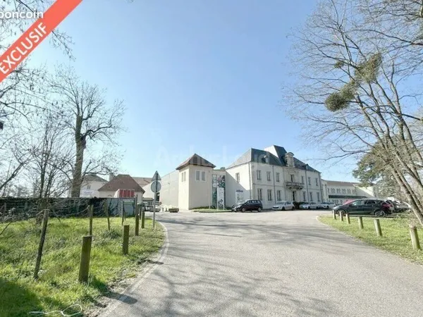 Bureaux 1 623 m²