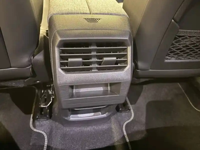 Peugeot 3008 hybrid 145 e-dcs6 — photo 15