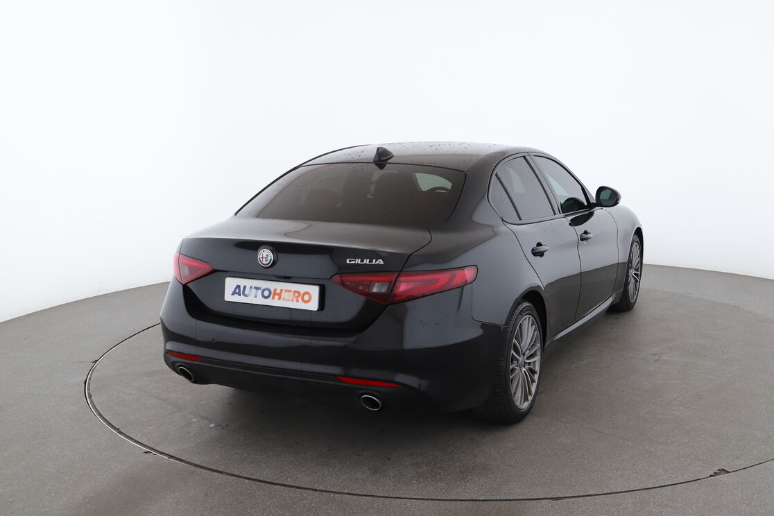 Alfa Romeo Giulia 2.2 Super AT8 — photo 5
