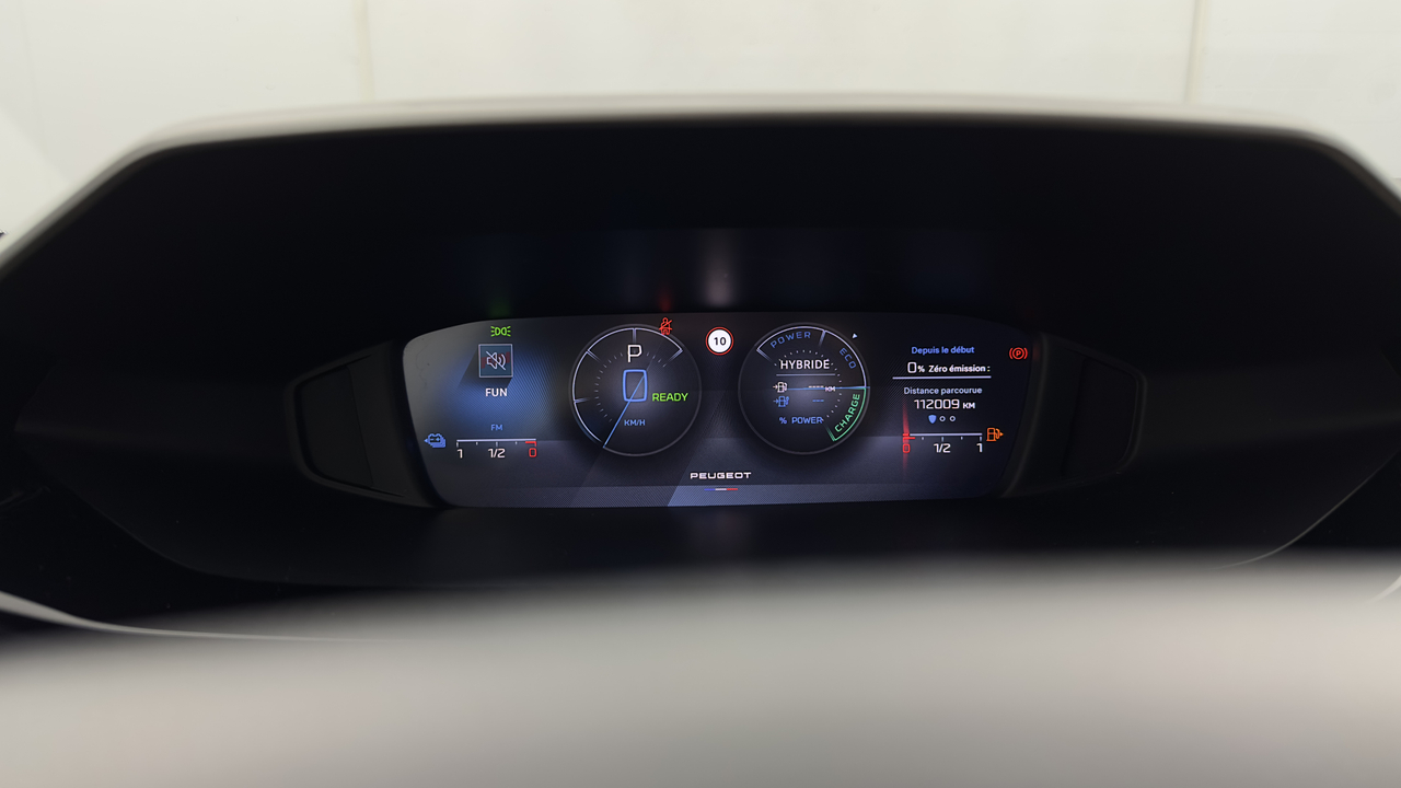 Peugeot 308 SW PHEV 180 e-EAT8 — photo 17