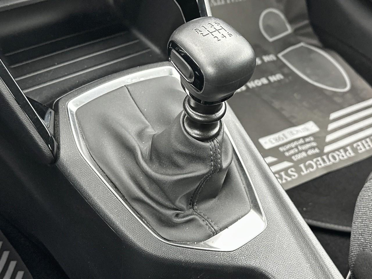 Peugeot 208 puretech 100 s&s bvm6 style — photo 29