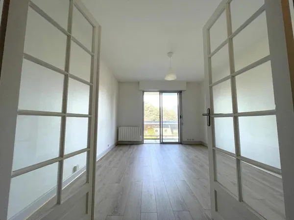 SUPERBE APPARTEMENT 2 PIECES - RUE DE PORTILLON - SAINT CYR SUR LOIRE