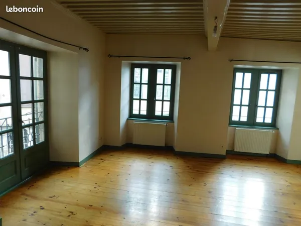 T3 Dans immeuble de charme triple exposition