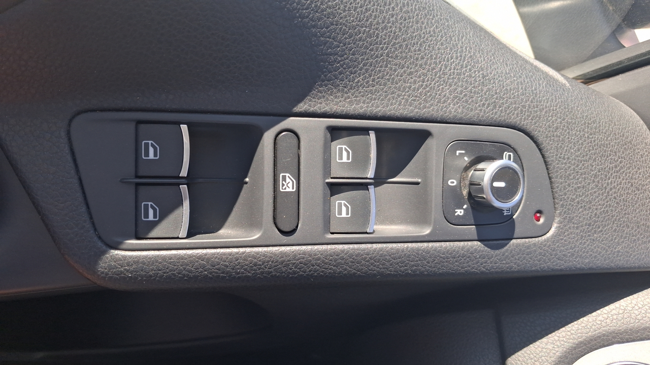 Volkswagen Tiguan 2.0 TDI 140 FAP BlueMotion Technology — photo 35