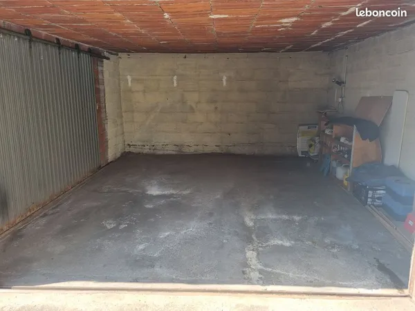 Parking / box 20m² (auto + moto) - résidence sécurisée