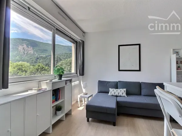 MEYLAN – T2 MEUBLÉ AVEC VUE MONTAGNE, CAVE ET PARKING
