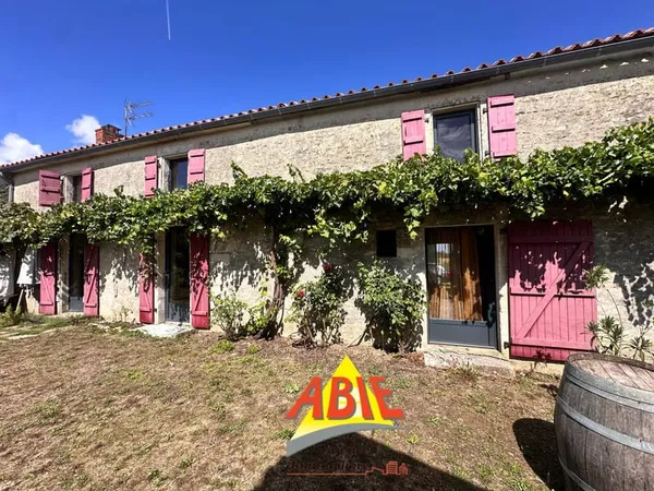 À vendre Charmante maison en pierres à Maillezais