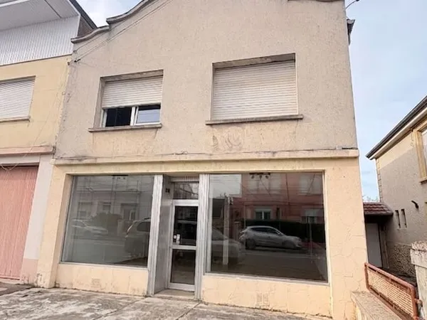 Local commercial 151 m²