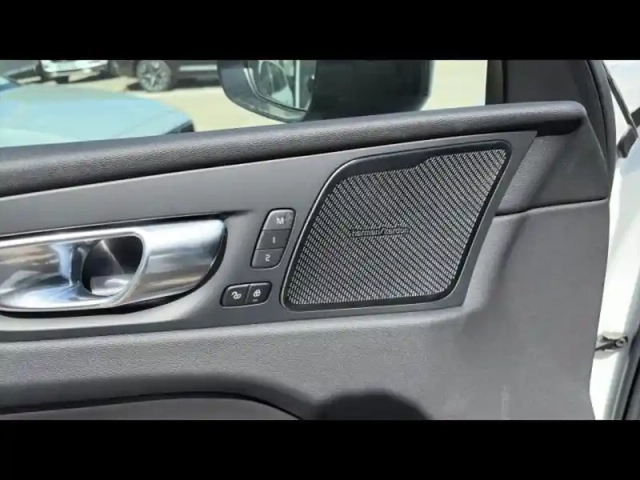 Volvo Xc60 t6 hybride rechargeable 253 + 145ch ultra style dark geartronic 8 awd — photo 13