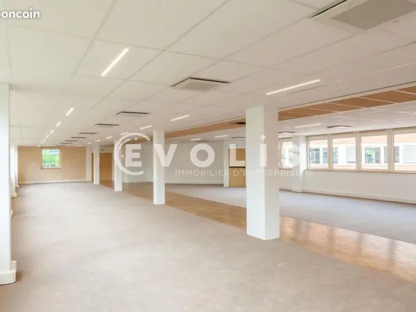 Bureaux 1 832 m²