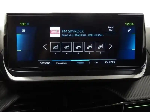 Peugeot 2008 e- 136ch gt — photo 12