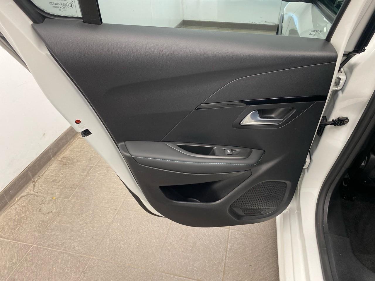 Peugeot 208 electrique 50 kwh 136ch allure — photo 21