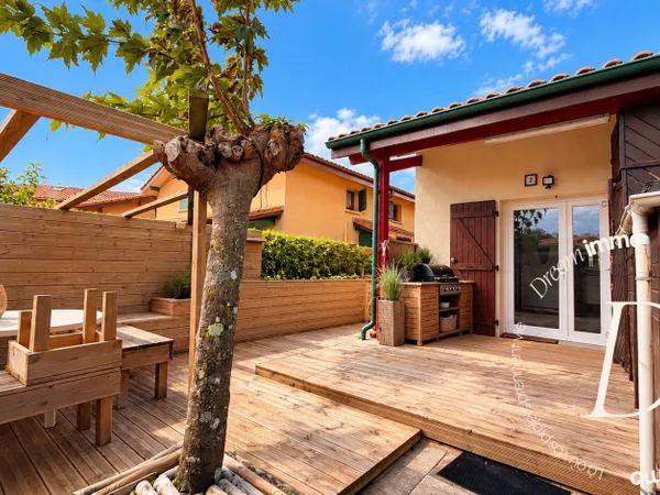 Un petit pavillon au pied des dunes du Santocha