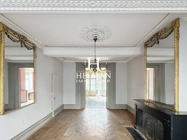 Maison 9 pièces 260 m²