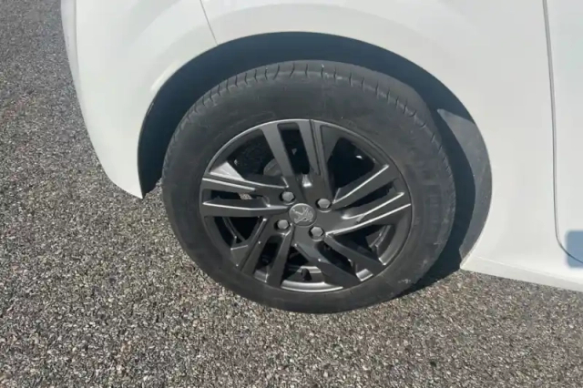 Peugeot 208 puretech 75 s&amp;s bvm5 — photo 15