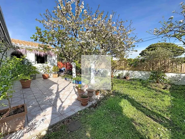 DANS LE CENTRE DE NOIRMOUTIER - MAISON 3 CHAMBRES AU CALME