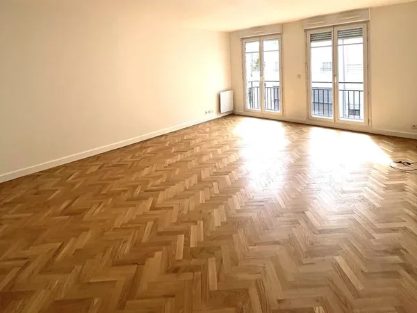 Appartement rénové 4 pièces - 82 m2 - Montigny-le-Bx (centre village)