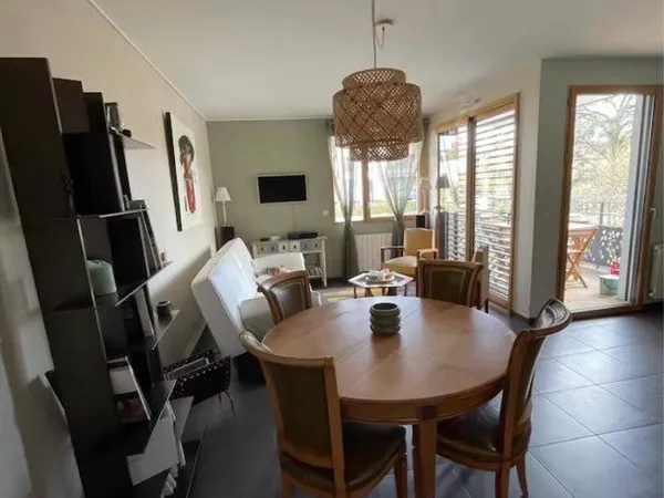T3 dans belle résidence calme et arborée avec piscine
