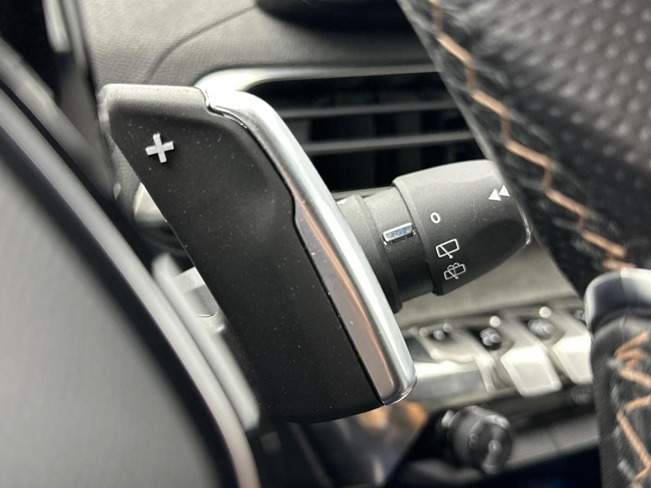 Peugeot 3008 hybrid4 300 e-eat8 gt — photo 18
