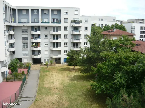 Appartement avec garage idéal étudiants ou jeunes actifs