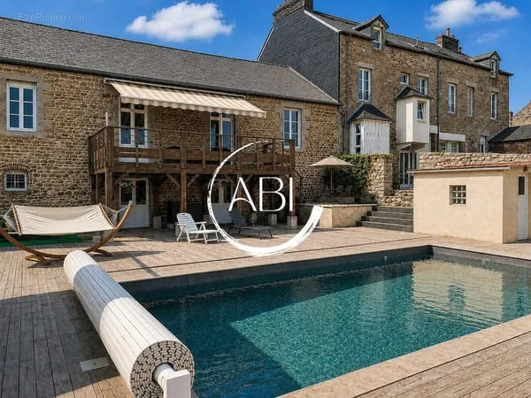 Maison 8 pièces 230 m²