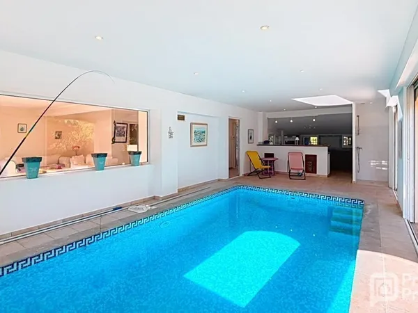 VILLA DE CHARME - MAISON INDEPENDANTE - PISCINE INTÉRIEURE