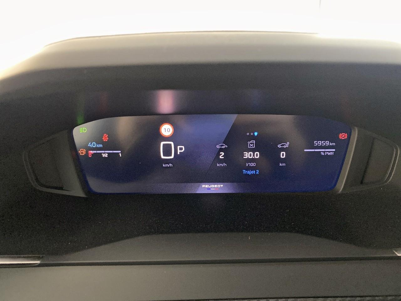Peugeot 2008 hybrid 145 ch e-dcs6 allure — photo 13