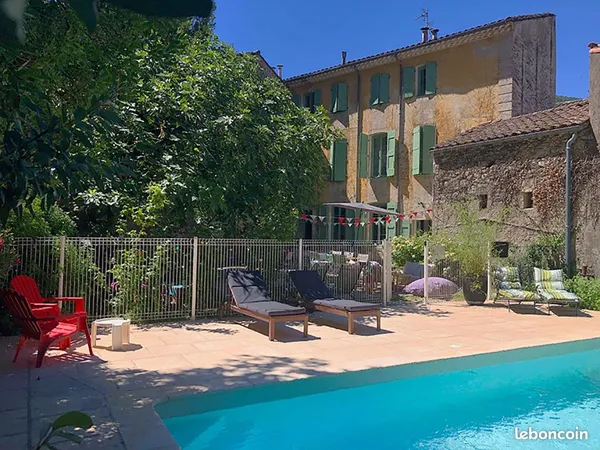 Vends magnifique propriété en Cévennes, composée d'une habitation principale de 2 gîtes avec piscine