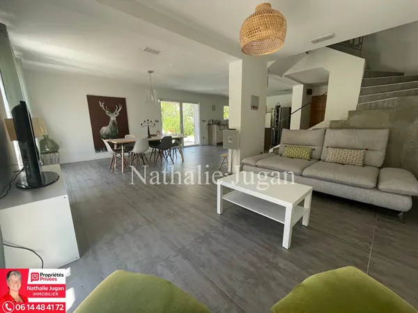 Vente Maison Ollioules (Var) 5 pièces de 120 m2 avec piscine, garage et stationnements en intérieur