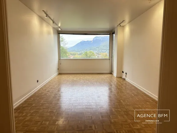 Grand appartement T3 + Garage - Avenue de Trésum