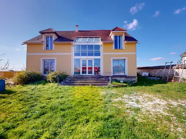 Maison familiale de 145 m2 (255 m2 utiles) avec piscine Te