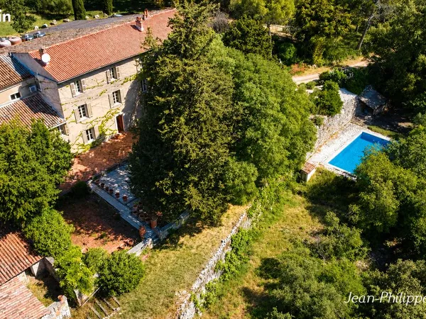 Maison 10 pièces 729 m²
