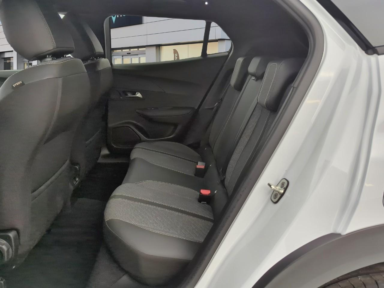 Peugeot 2008 hybrid 145 ch e-dcs6 allure — photo 10