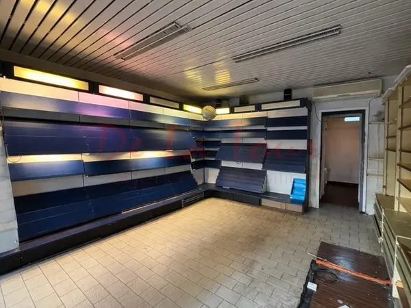 IMMEUBLE AVEC COMMERCE SUPERFICIE TOTALE 100m2