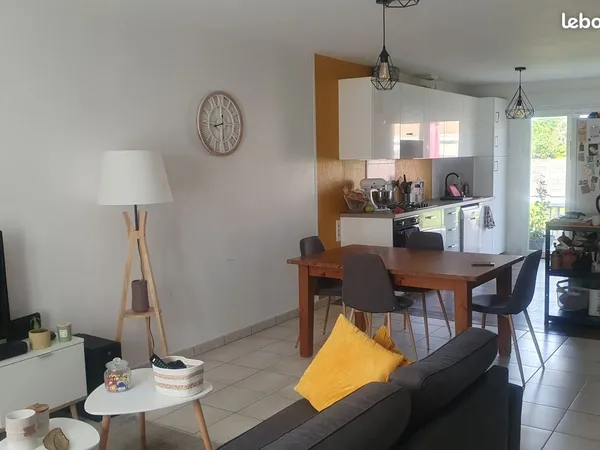 Location maison t4+ avec jardin clos et garage