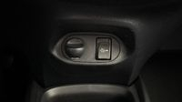 Toyota Yaris 100h Dynamic 5p RC19 — photo 30