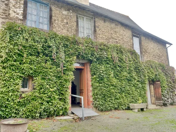 MAISON de caractère à Saint-Armel sur 818m2 terrain constru