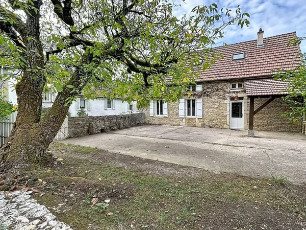 Maison 7 pièces 235 m²