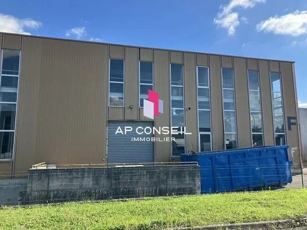 Local d'activité 2433 m²